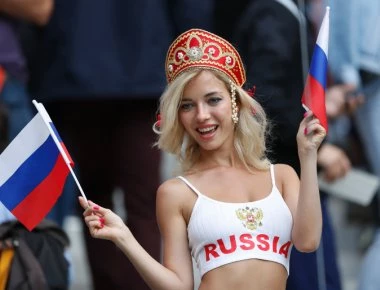 «Γκολ από τα αποδυτήρια» έβαλαν οι Ρωσίδες της εξέδρας στο Μουντιάλ!